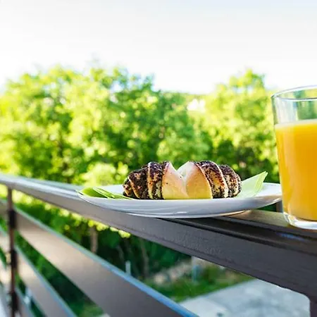 Apartman Rentfox - *