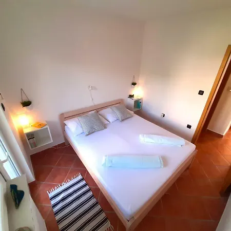 Apartman Rentfox - *