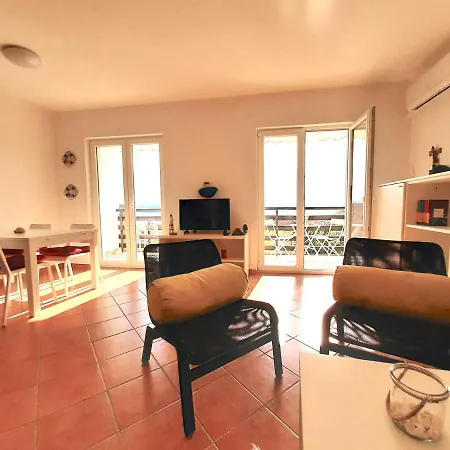 Apartman Rentfox - *