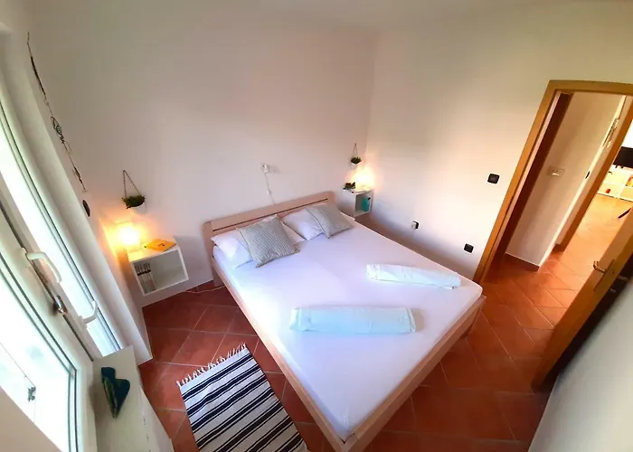 Apartman Rentfox - *