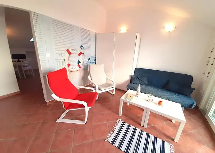 Apartman Rentfox - *